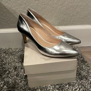 Silver low heel leather pumps from Banana Republic size 7.5
